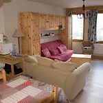 1550 - Veritable Aux Pieds - Les Tovets T2 - 47m2 - 4p *